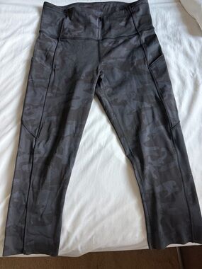 lululemon athletica Men's Dark Gray Camo Joggers